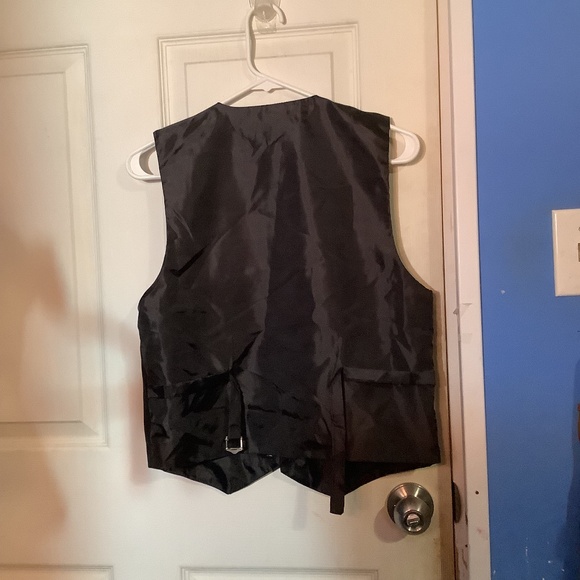 BOYS’ BLACK SPRING NOTION TUXEDO SUIT JACKET, VEST, & PANTS Size 18 - Picture 5 of 16